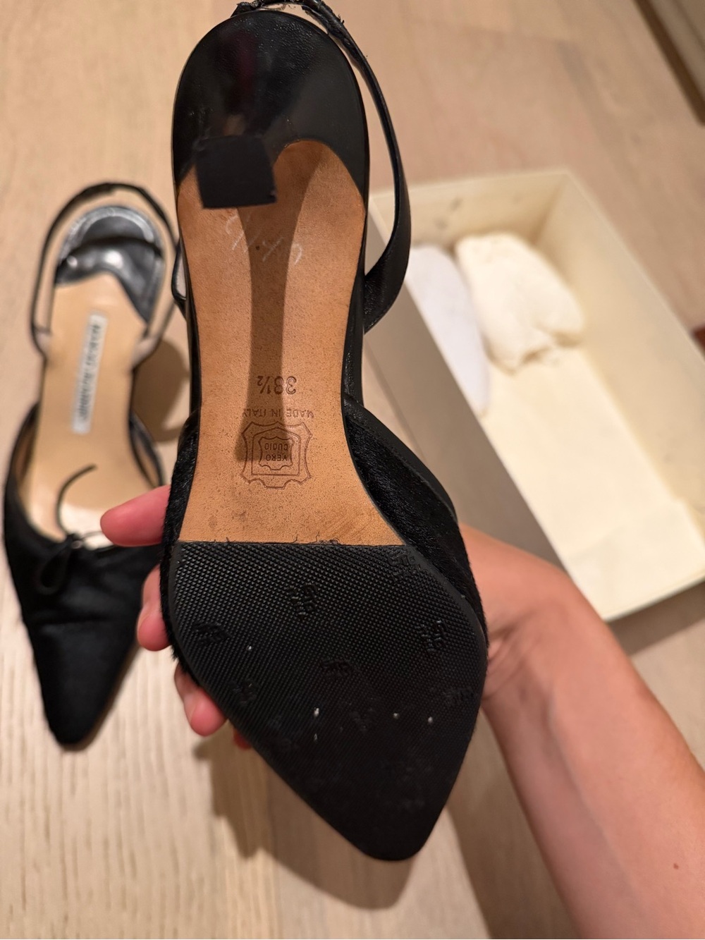 Manolo Blahnik Black Pointed Slingback Heels with Bow - Picture 2 of 4